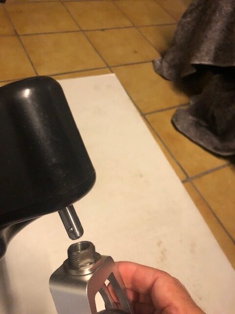 AXE A CLIPSAGE RAPIDE POUR ROUES DIRECTIONNELLES ET ANTI BASCULE