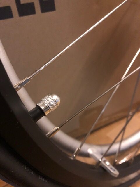 BOUCHON DE VALVE DE CHAMBRE A AIR
