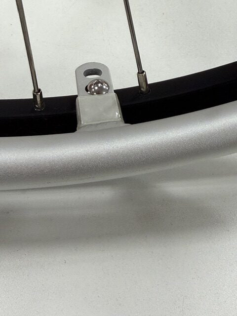 VIS POUR RAMPE DE ROUE